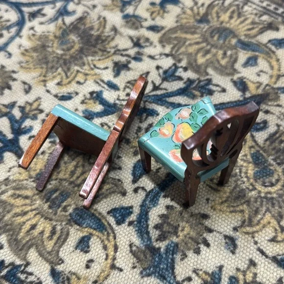 Set of Vintage Dollhouse chairs - Picture 4 of 5
